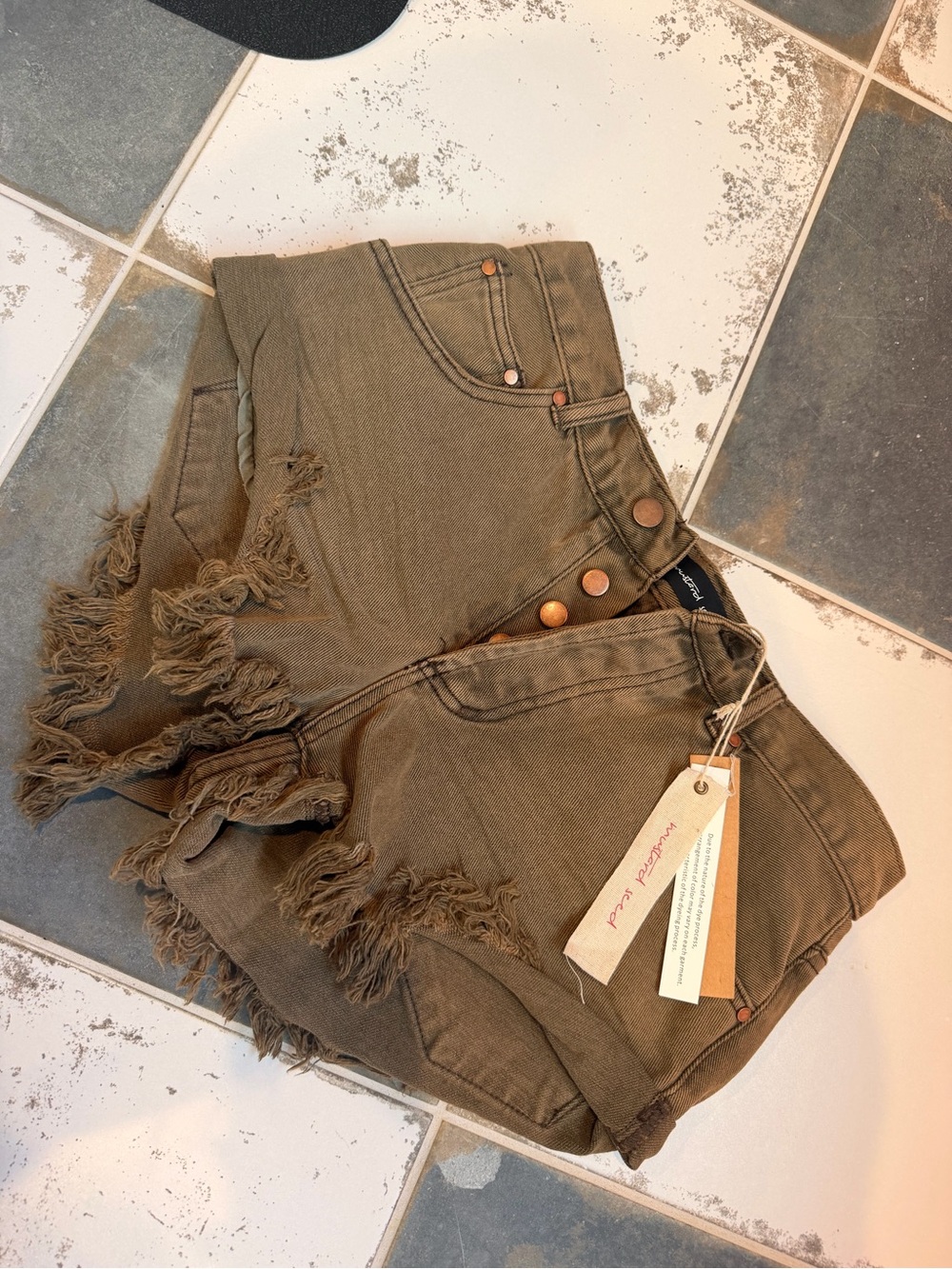 Mustard Seed Olive Green Frayed Hem High-Rise Shorts - NWT